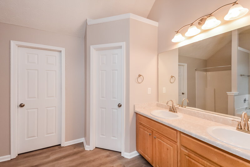 2,295/Mo, 40 Gazebo Dr Covington, GA 30016 Main Bathroom View
