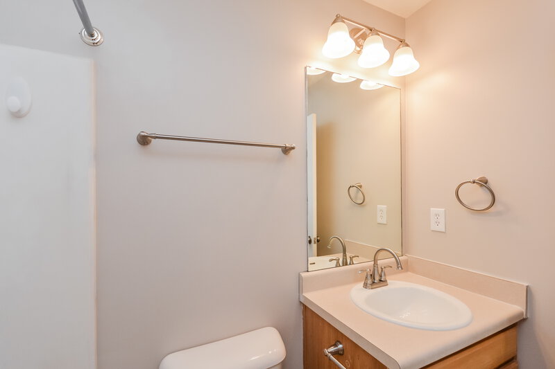 2,295/Mo, 40 Gazebo Dr Covington, GA 30016 Bathroom View