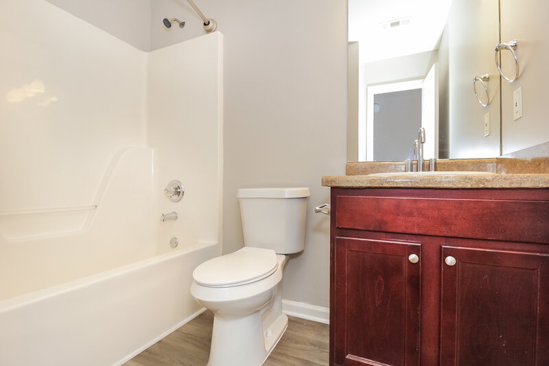 2,255/Mo, 11562 Registry Blvd Hampton, GA 30228 Main Bathroom View
