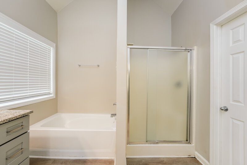 1,820/Mo, 65 Stephanie Ln Covington, GA 30016 Main Bathroom View 2
