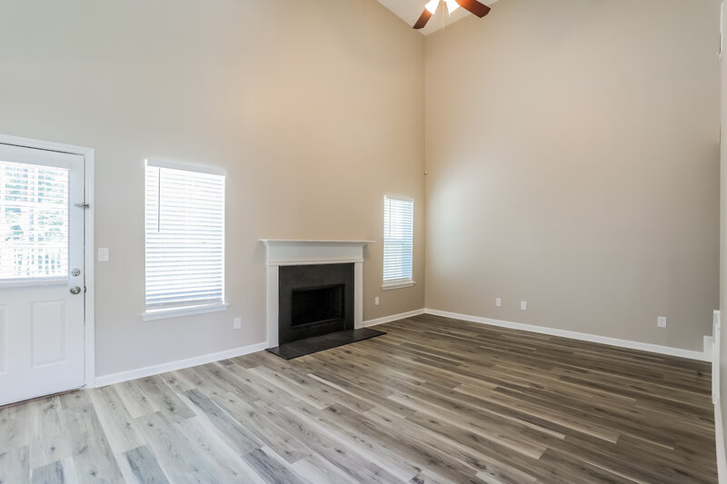 2,615/Mo, 625 Blueangel Dr College Park, GA 30349 Living Room View 2