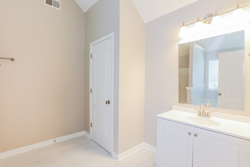 2,615/Mo, 625 Blueangel Dr College Park, GA 30349 Main Bathroom View