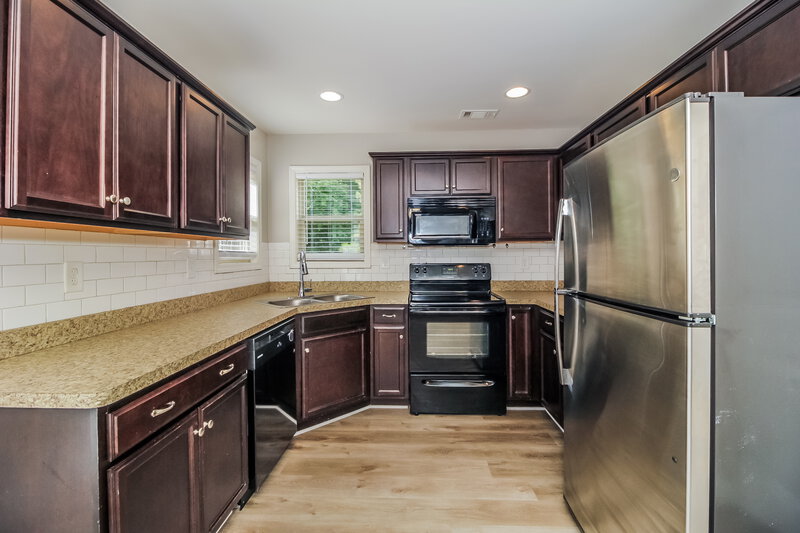 2,960/Mo, 207 Depot Ln Dallas, GA 30157 Kitchen View