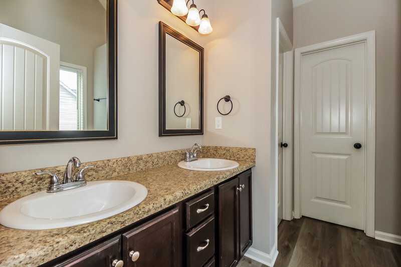 2,960/Mo, 207 Depot Ln Dallas, GA 30157 Main Bathroom View