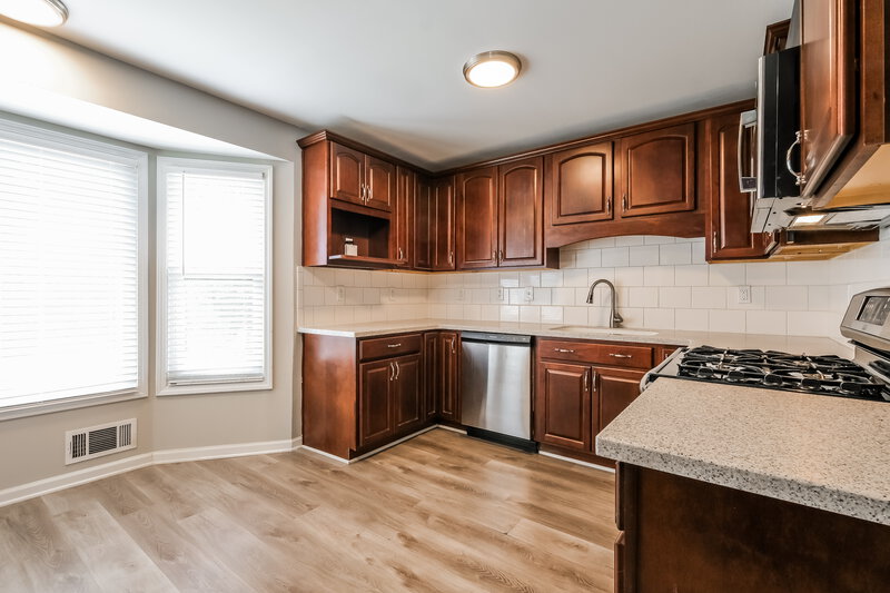 2,400/Mo, 1658 Eric Cir Lawrenceville, GA 30043 Kitchen View
