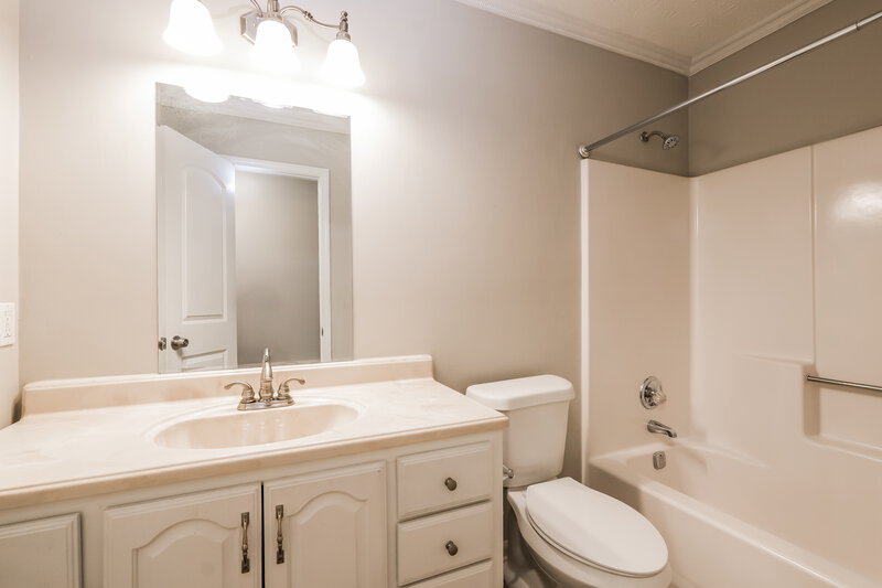 2,400/Mo, 1658 Eric Cir Lawrenceville, GA 30043 Bathroom View