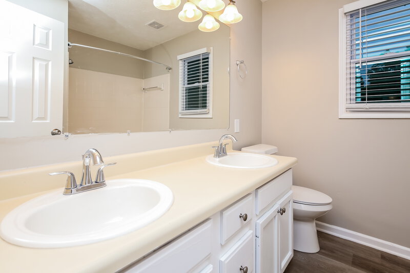 2,165/Mo, 1124 Pepperwood Trl Norcross, GA 30093 Main Bathroom View