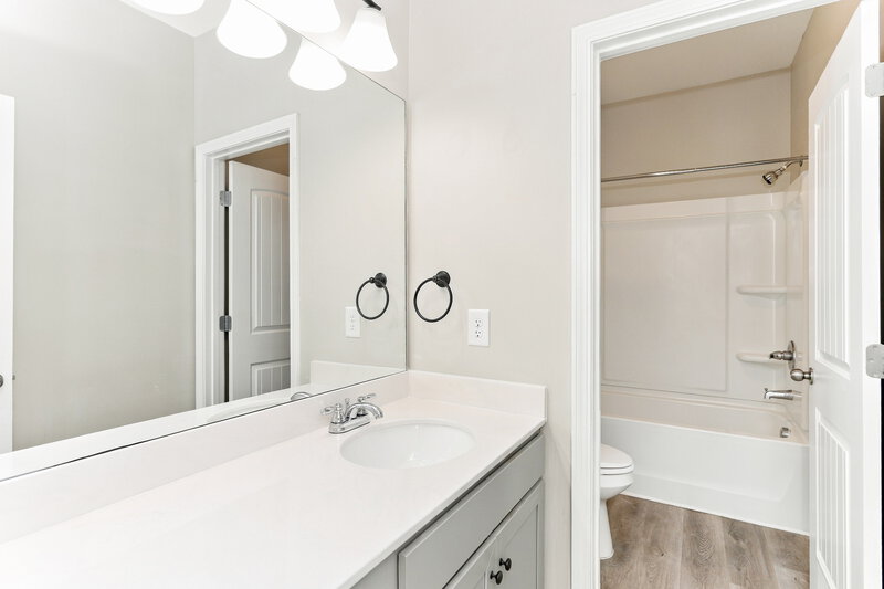 1,960/Mo, 214 Arbor Dr Rockmart, GA 30153 Bathroom View