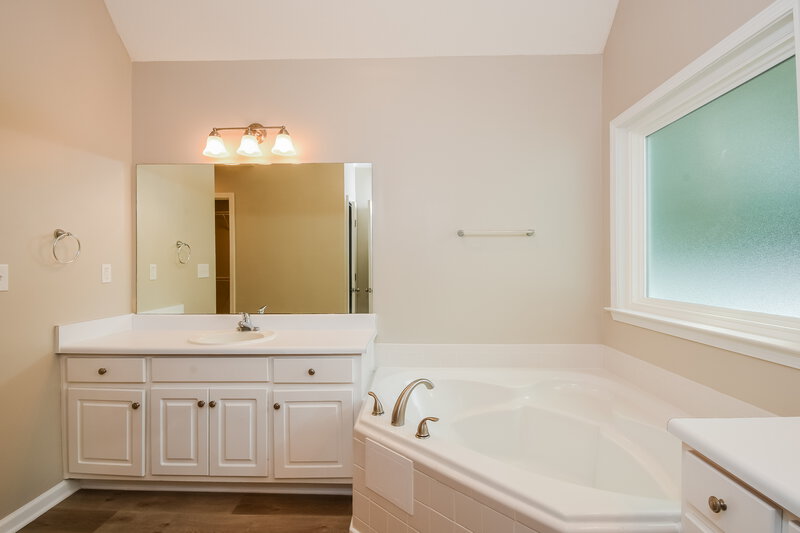 2,270/Mo, 97 Pebble Creek Dr Newnan, GA 30265 Main Bathroom View