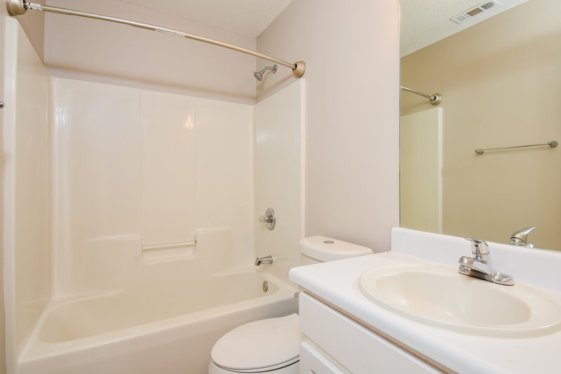 2,270/Mo, 97 Pebble Creek Dr Newnan, GA 30265 Bathroom View
