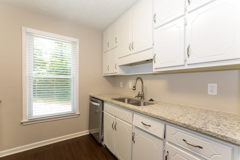 1,490/Mo, 6112 Chaseland Dr Rex, GA 30273 Kitchen View 2
