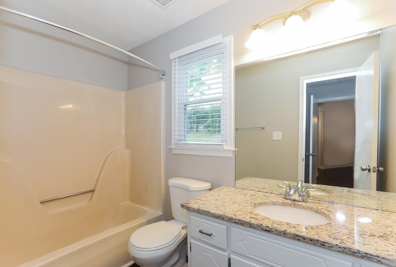 1,490/Mo, 6112 Chaseland Dr Rex, GA 30273 Main Bathroom View