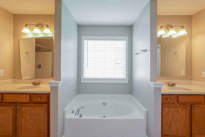 3,220/Mo, 4800 Mentmore Ter Douglasville, GA 30135 Main Bathroom View