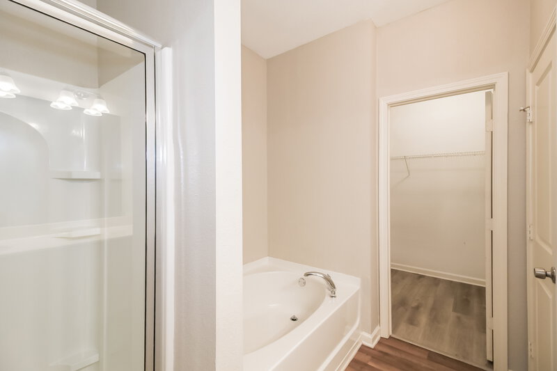 2,245/Mo, 115 Tamalynn Trl Covington, GA 30016 Main Bathroom View 2