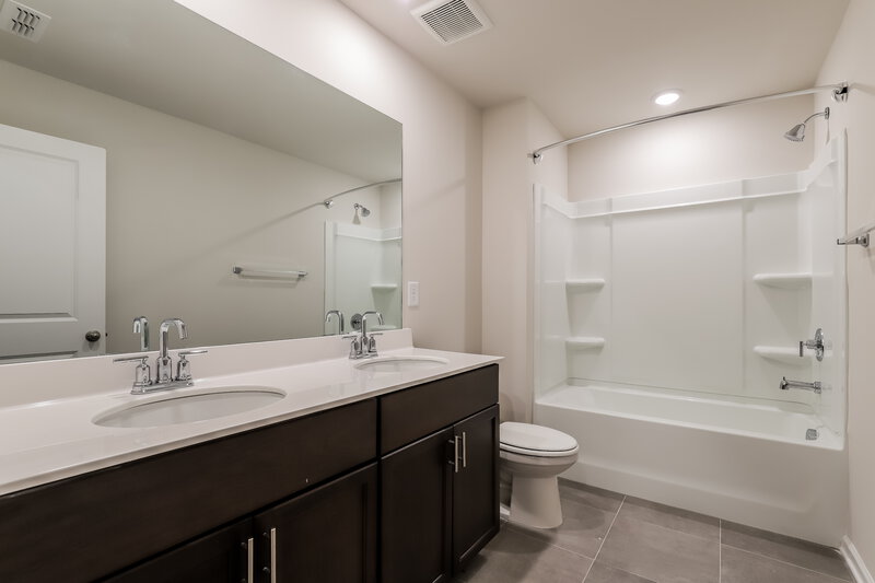 2,755/Mo, 6079 Hickory Creek Court Braselton, GA 30517 Main Bathroom View