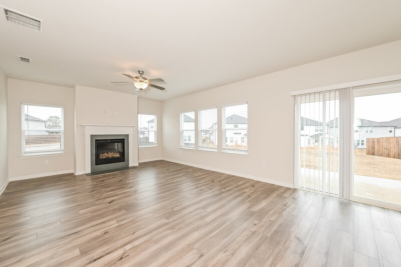 2,615/Mo, 5922 Green Ash Court Braselton, GA 30517 Family Room View