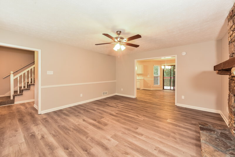2,660/Mo, 573 Stonemill Mnr Lithonia, GA 30058 Living Room View 2