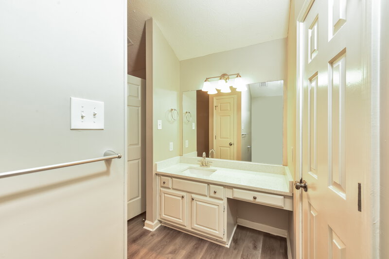 2,660/Mo, 573 Stonemill Mnr Lithonia, GA 30058 Main Bathroom View 2
