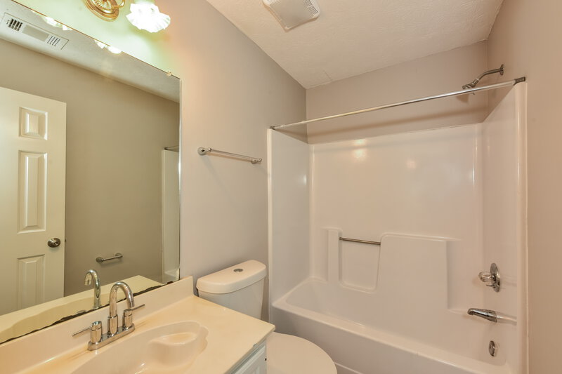 2,660/Mo, 573 Stonemill Mnr Lithonia, GA 30058 Bathroom View