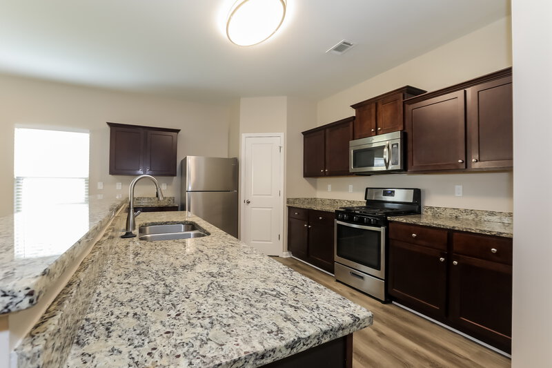 2,000/Mo, 1044 Sutherland Dr Winder, GA 30680 Kitchen View 2