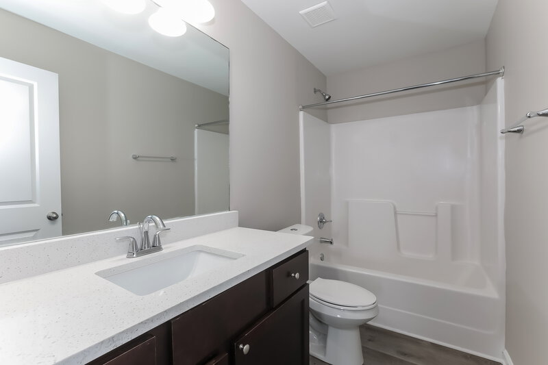 2,000/Mo, 1044 Sutherland Dr Winder, GA 30680 Bathroom View