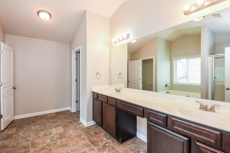 2,425/Mo, 192 Moorland Way Lawrenceville, GA 30043 Main Bathroom View
