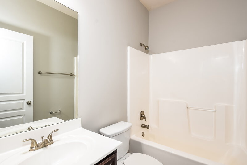 2,425/Mo, 192 Moorland Way Lawrenceville, GA 30043 Bathroom View