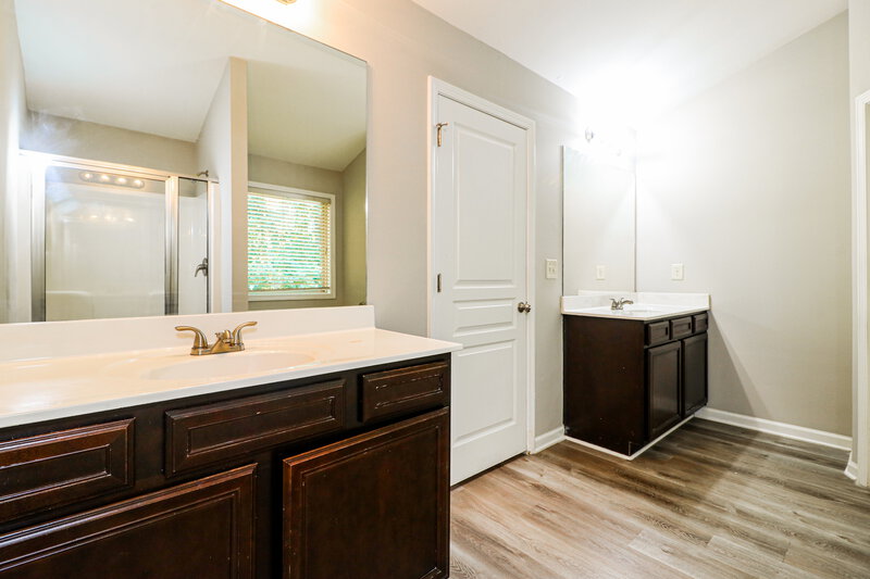 2,320/Mo, 321 Moorland Ct Lawrenceville, GA 30043 Main Bathroom View