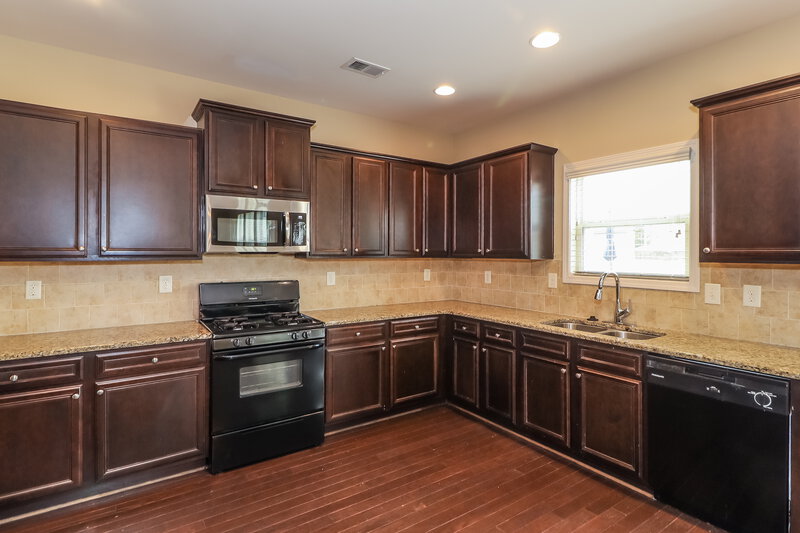 2,475/Mo, 831 Collingsworth Ln Lawrenceville, GA 30043 Kitchen View 2