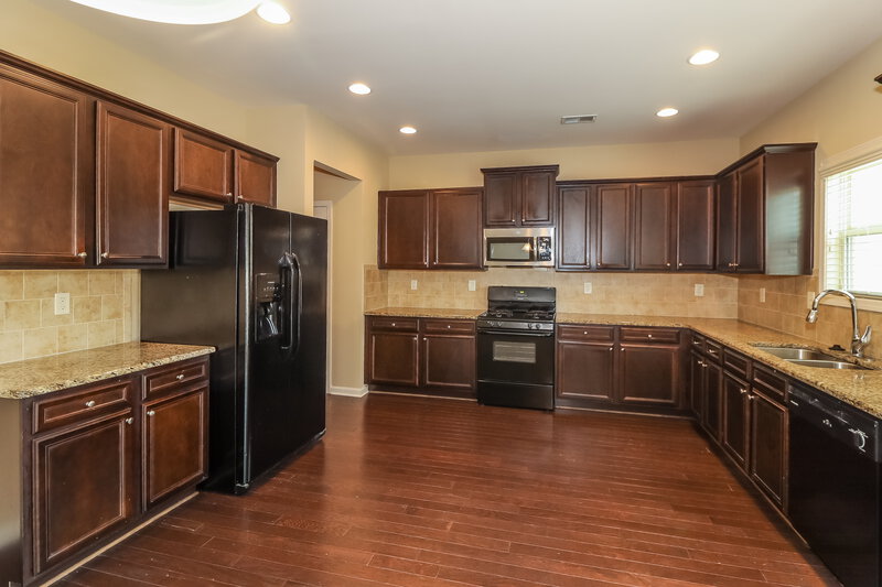 2,475/Mo, 831 Collingsworth Ln Lawrenceville, GA 30043 Kitchen View 3