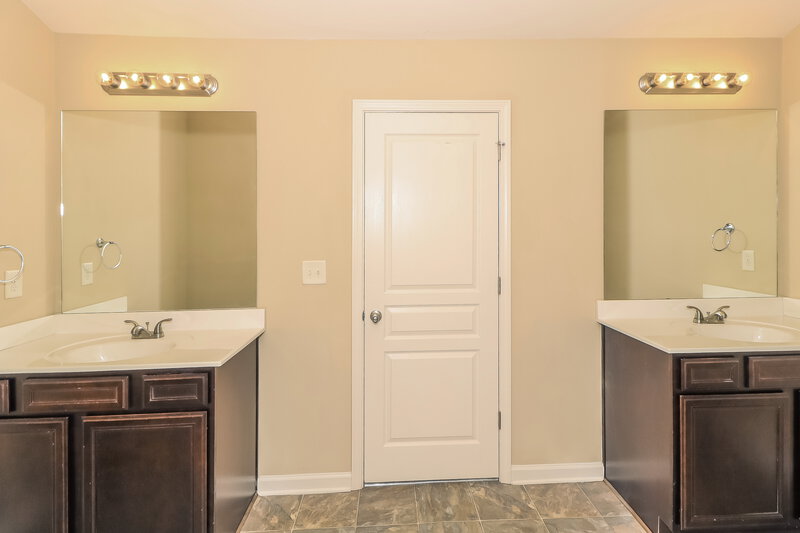 2,475/Mo, 831 Collingsworth Ln Lawrenceville, GA 30043 Main Bathroom View
