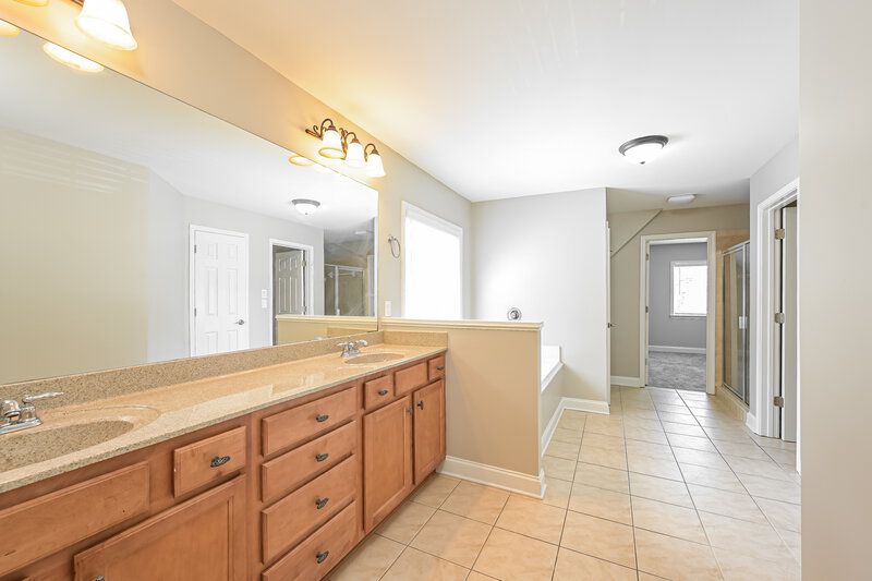 3,125/Mo, 3409 Rosecliff Trce Buford, GA 30519 Main Bathroom View
