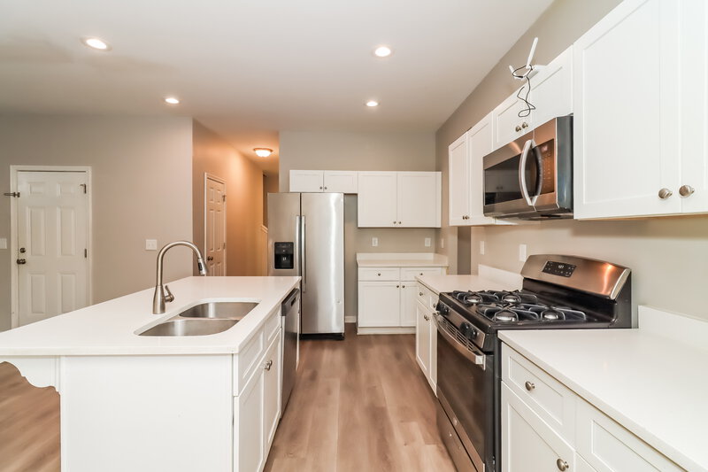 1,835/Mo, 72 Hamilton Blvd NW Cartersville, GA 30120 Kitchen View 2