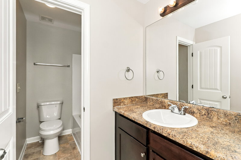 2,160/Mo, 73 Hamil Ct NW Cartersville, GA 30120 Bathroom View