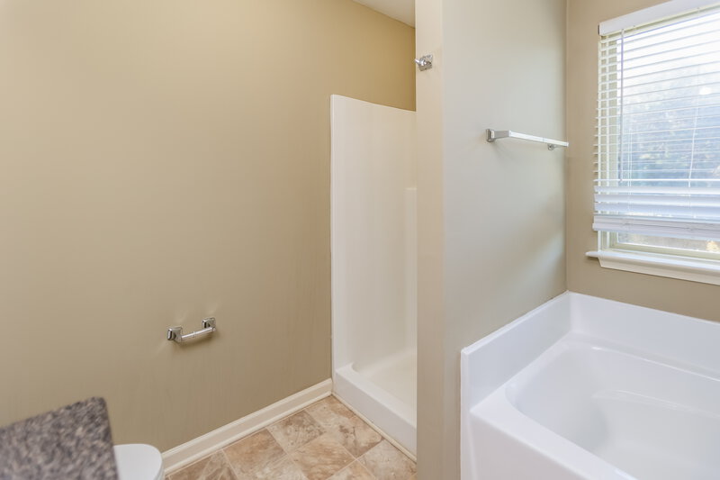 1,890/Mo, 75 Hamil Ct NW Cartersville, GA 30120 Main Bathroom View