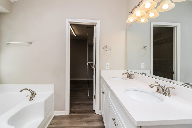 2,740/Mo, 1341 Windage Ct SW Marietta, GA 30008 Main Bathroom View