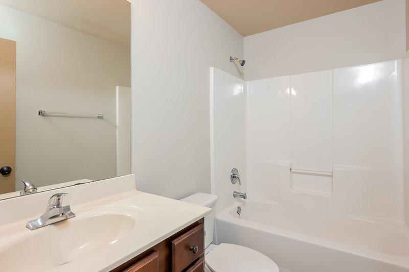 3,250/Mo, 3096 Montauk Hill Dr Buford, GA 30519 Bathroom View