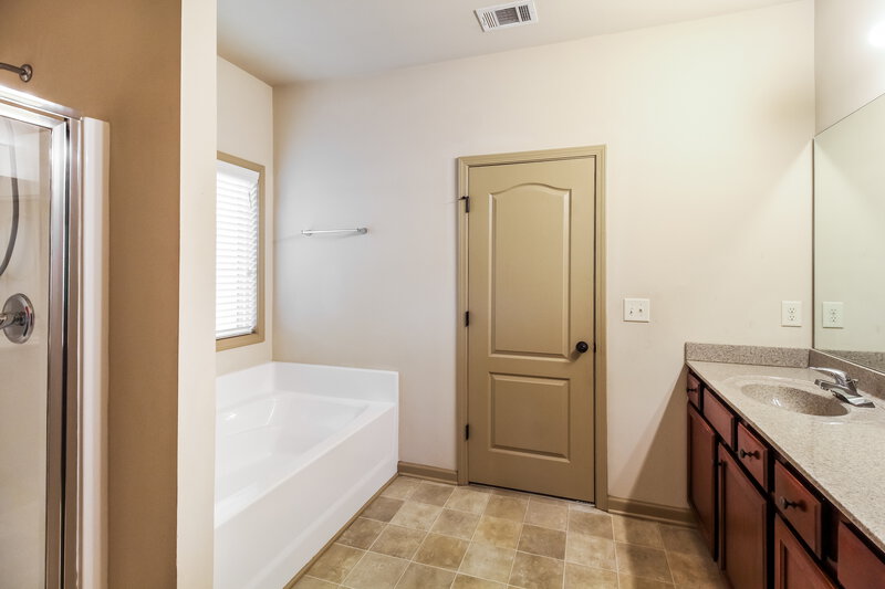 2,755/Mo, 3308 Sag Harbor Ct Buford, GA 30519 Main Bathroom View