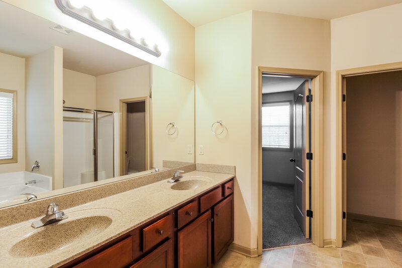 2,755/Mo, 3308 Sag Harbor Ct Buford, GA 30519 Main Bathroom View 2