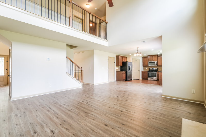 2,725/Mo, 3343 Sag Harbor Ct Buford, GA 30519 Living Room View 2