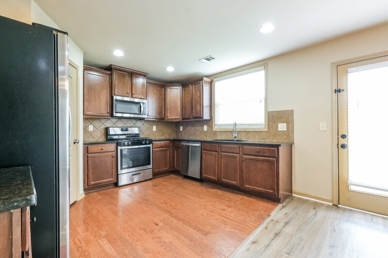 2,725/Mo, 3343 Sag Harbor Ct Buford, GA 30519 Kitchen View 2