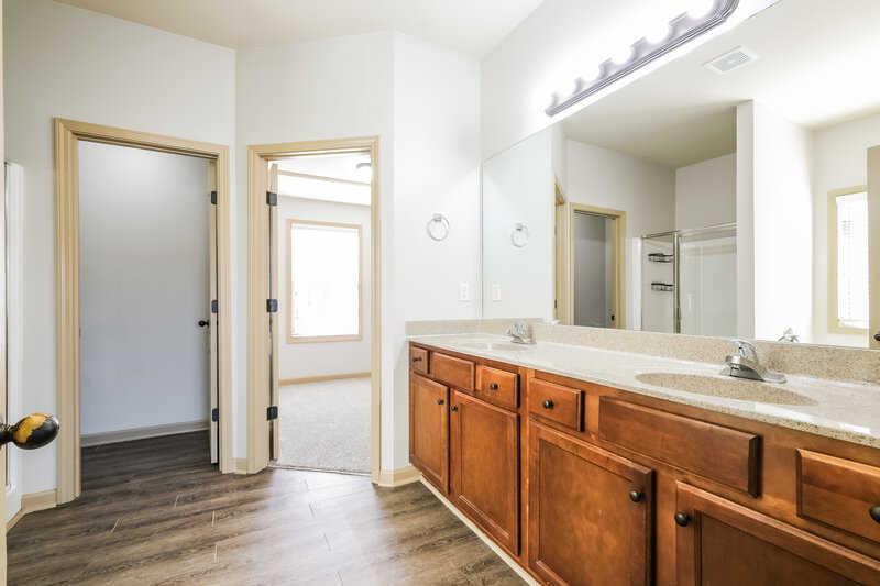 2,665/Mo, 3353 Sag Harbor Ct Buford, GA 30519 Main Bathroom View