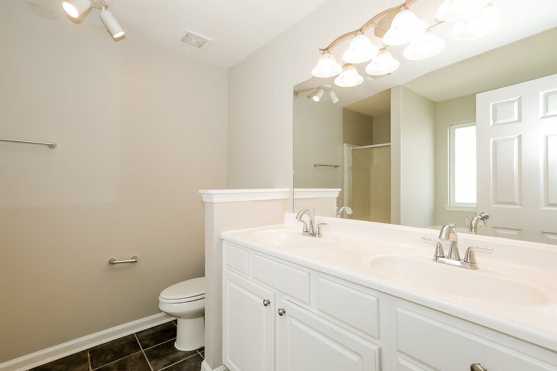 2,910/Mo, 505 Walnut Woods Dr Braselton, GA 30517 Main Bathroom View