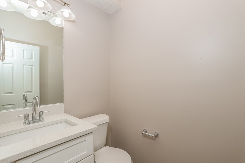 2,200/Mo, 636 N Fairfield Dr Peachtree City, GA 30269 Bathroom View