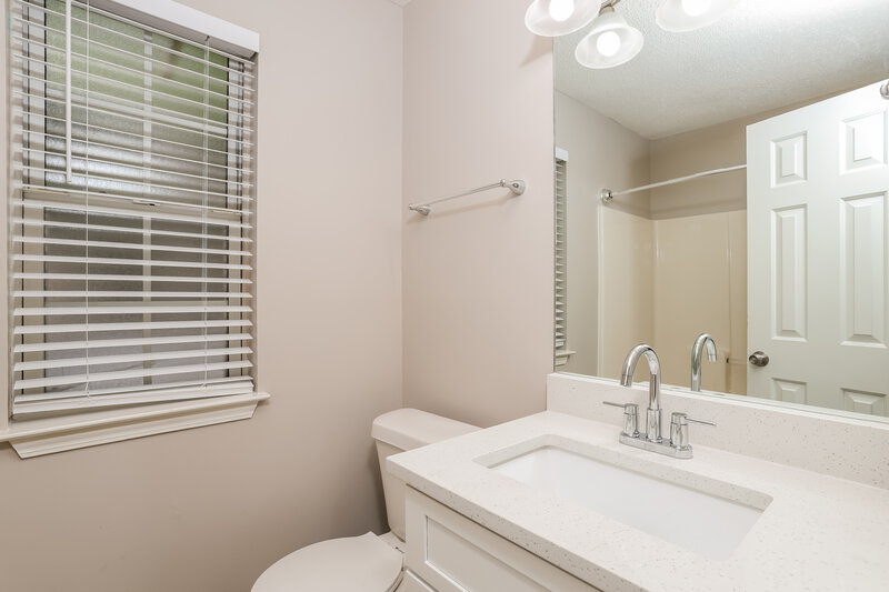 2,200/Mo, 636 N Fairfield Dr Peachtree City, GA 30269 Bathroom View 2