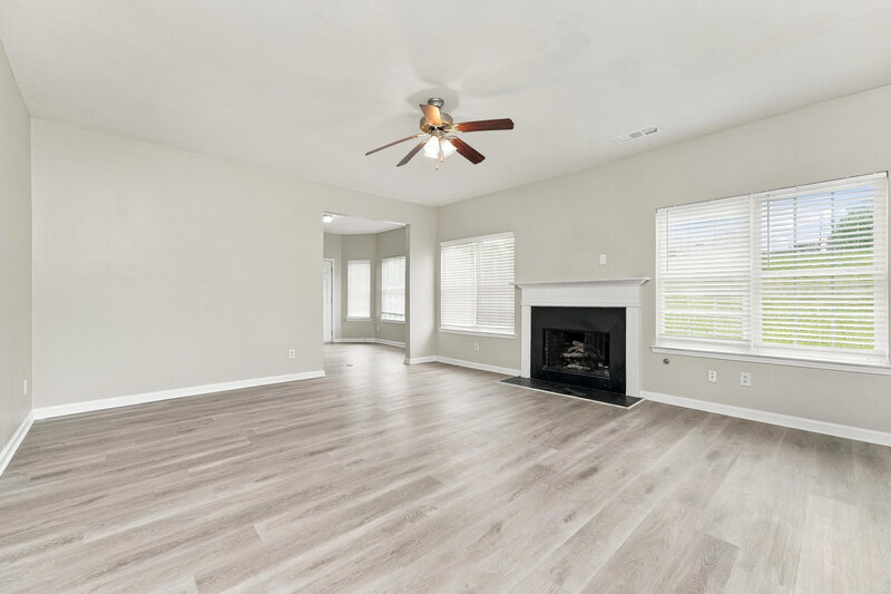 2,220/Mo, 1471 Ewing Farm Dr Loganville, GA 30052 Living Room View