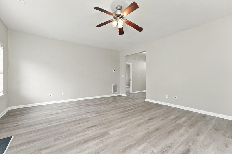 2,220/Mo, 1471 Ewing Farm Dr Loganville, GA 30052 Living Room View 2