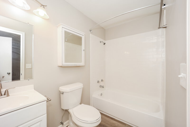 1,970/Mo, 1183 Ridgeside Dr NW Acworth, GA 30102 Main Bathroom View
