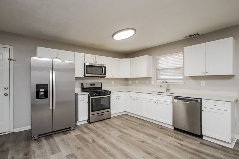 2,245/Mo, 316 Nunnally Dr Stockbridge, GA 30281 Kitchen View