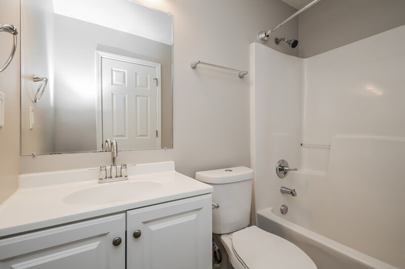 2,245/Mo, 316 Nunnally Dr Stockbridge, GA 30281 Bathroom View